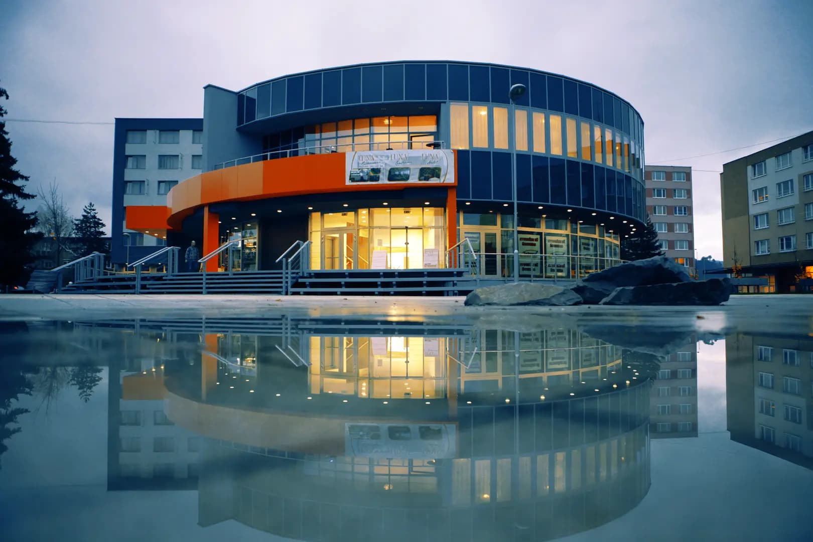 Hotel LUNA — večerný pohľad