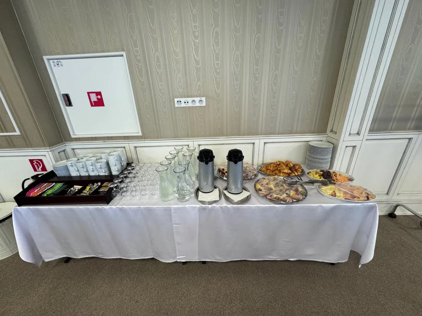 Cateringový bufet pri konferencii